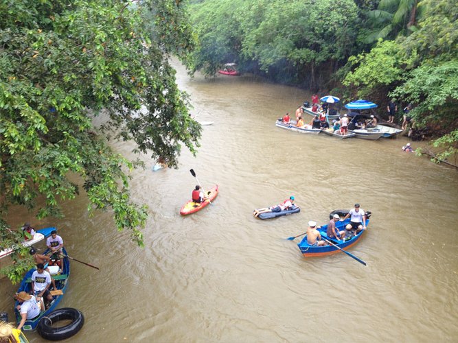 Paseo en canoa en Vitória, Brasil, el Día Mundial del Agua