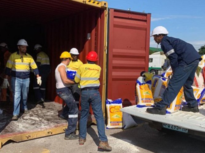 Oiltanking Matola hilft, 14000 t Hilfsgüter zu verladen